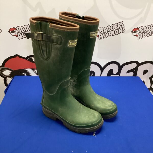 Green Barbour Wellington boots size 8 for outdoor use.