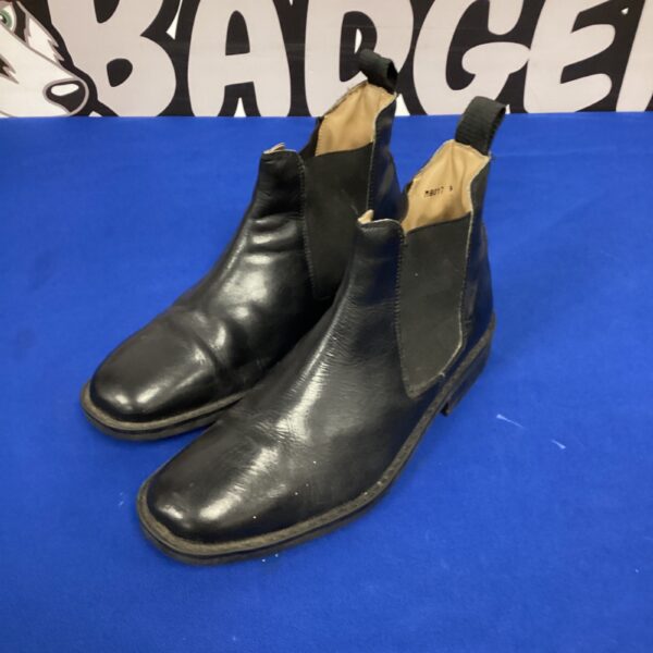 Black leather flexi shoes size 9, classic vintage footwear.