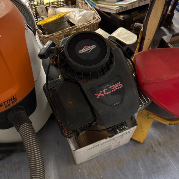 Briggs & Stratton XC35 engine for lawnmower repair or parts.