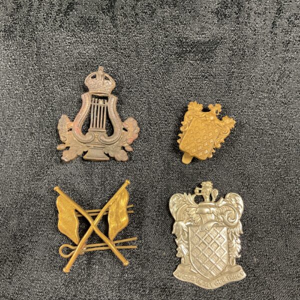 WWII British Army badges lot including Aldenham School badge.