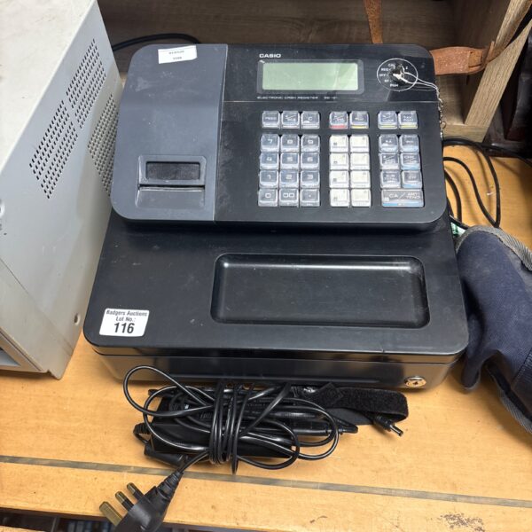 Vintage Casio SE-G7 cash register in used condition.