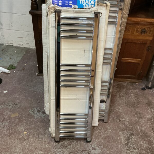Chrome ladder radiator measuring 1000x300mm for bathroom heating.