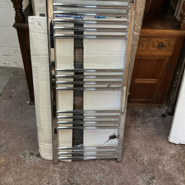 Chrome ladder radiator measuring 1000x400 for bathroom heating.