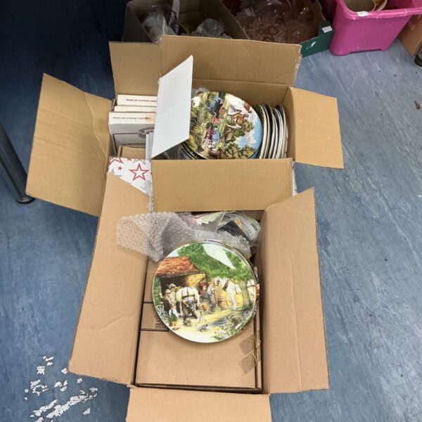Large lot of vintage collectors plates for display.