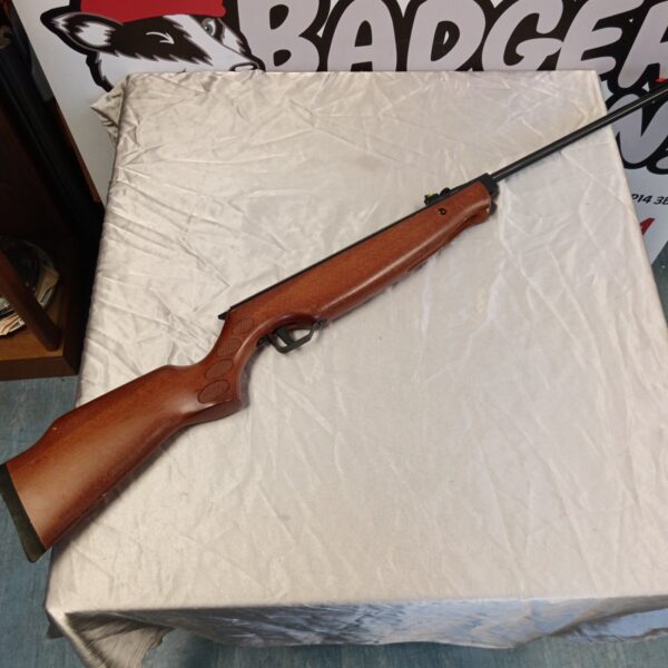 Cometa 300 .22 calibre break barrel air rifle in good condition.
