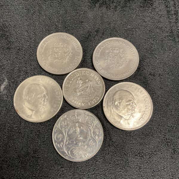 Commemorative coins featuring Elizabeth II and Winston Churchill.