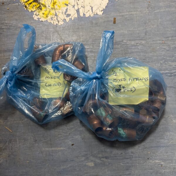 Mixed lot of copper plumbing fittings in plastic bags.