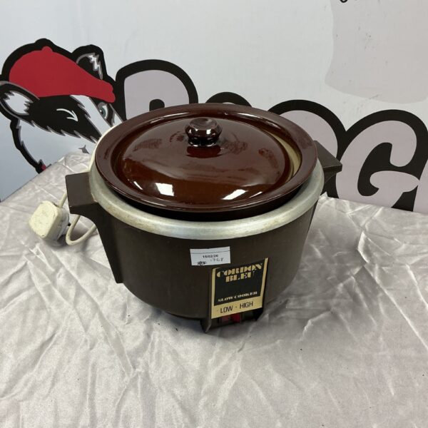 Vintage Cordon Bleu slow cooker in stoneware, retro kitchen appliance.