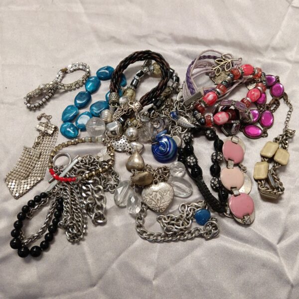 Mixed lot of colourful costume jewellery bracelets, vintage fashion accessories.