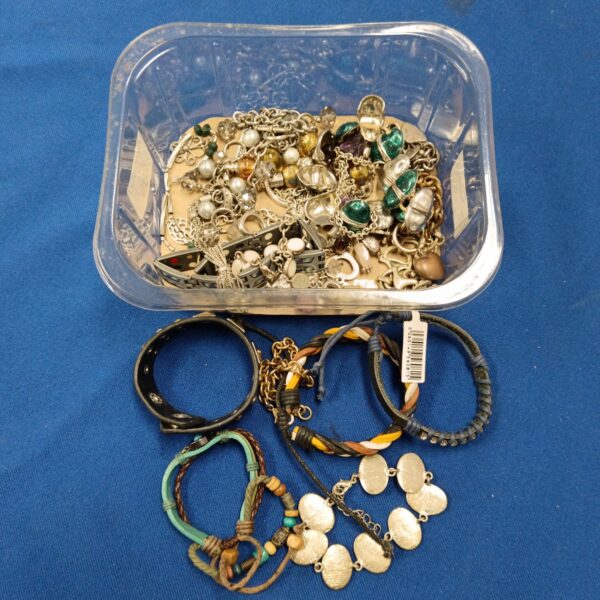 Tray of mixed costume jewellery bracelets, a colourful fashion accessory lot.