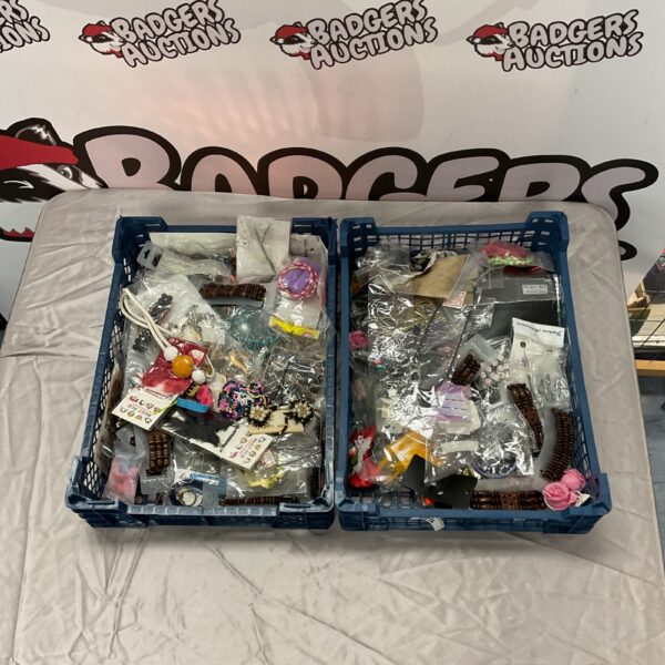 Assorted costume jewellery and fashion accessories in a tray.