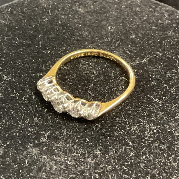 Elegant five-stone diamond ring in 18ct gold and platinum.
