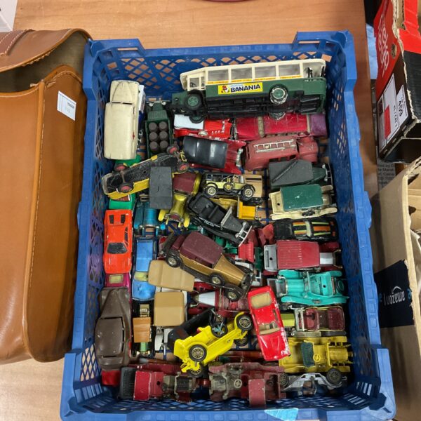Tray of mixed diecast model cars including Matchbox and Dinky.