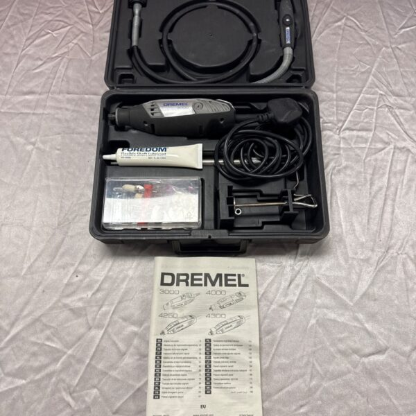 Dremel 3000 multitool kit in carrying case.