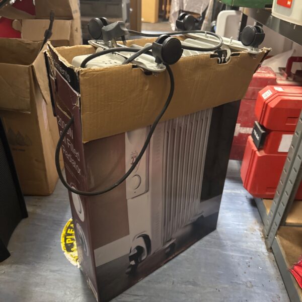 White Fine Elements oil filled radiator presented in a cardboard box.