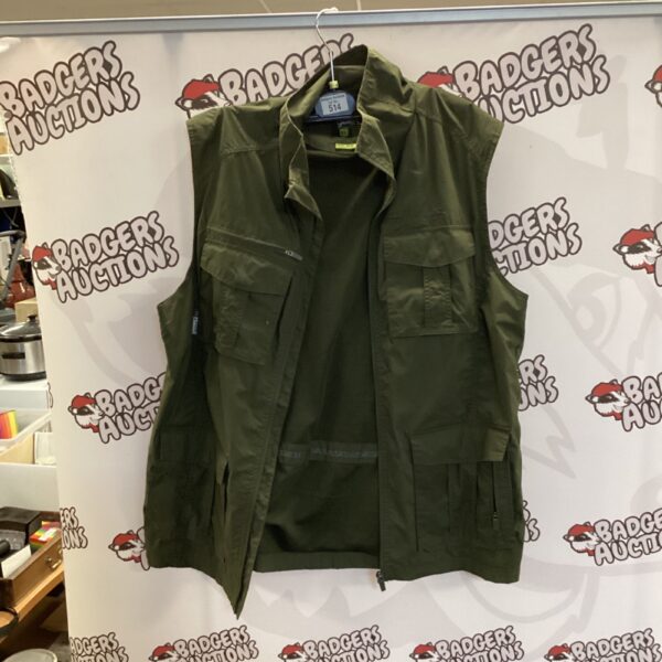 Green Gelert gilet size XL for outdoor activities.