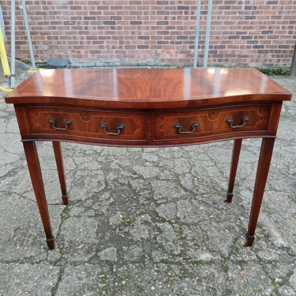 Elegant Georgian mahogany console table with serpentine front.