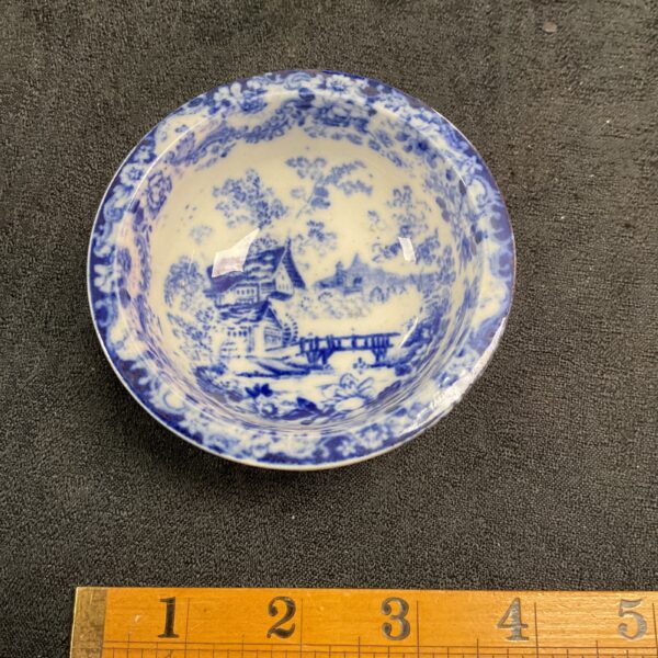 Vintage Heals Genevese sugar bowl with blue and white scenic design.