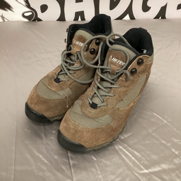 Hi-tec hiking boots size 10, leather outdoor footwear