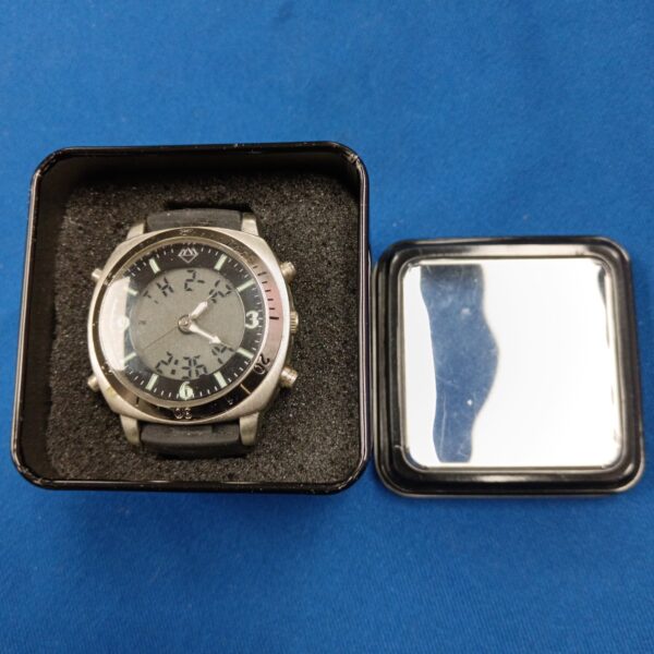 Hong S D gents digital analogue watch with black strap.