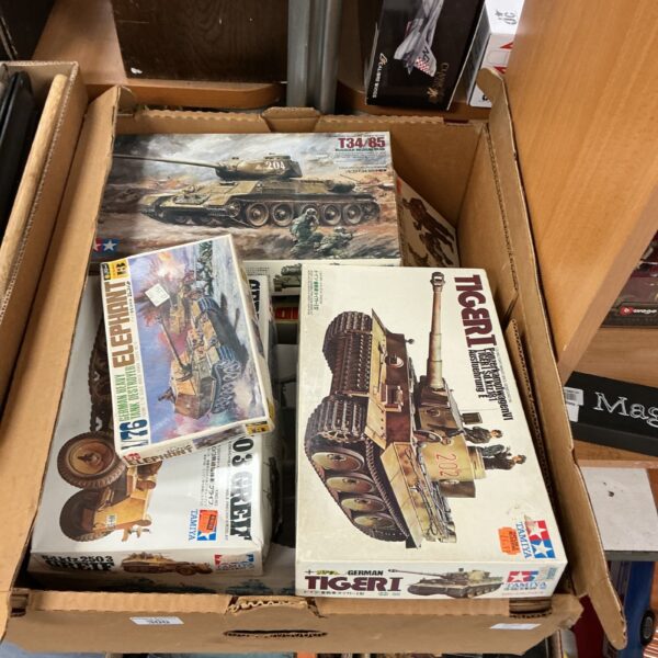 Empty model boxes NO CONTENTS