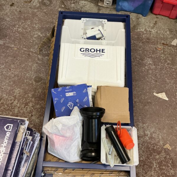 Grohe Concealed Cistern Kit in box