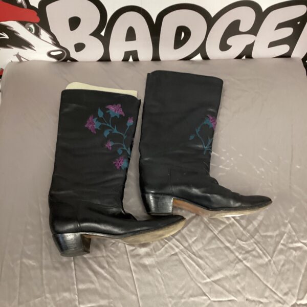 Ladies leather boots with floral pattern, size 39.