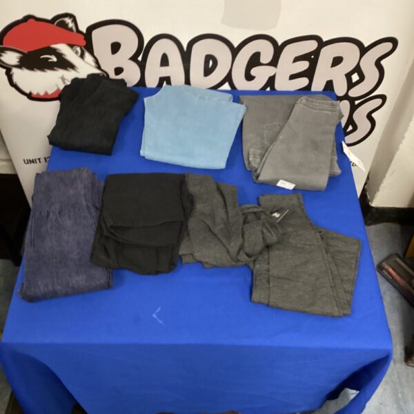 Mixed lot of women's leggings and jeans in various sizes.