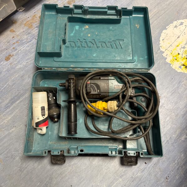 Vintage Makita 110v drill in its original carrying case.