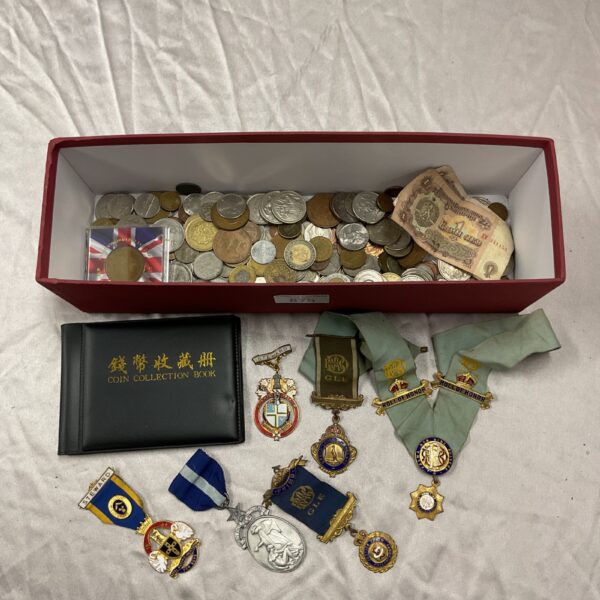 Mixed lot of vintage masonic medals and assorted coins.