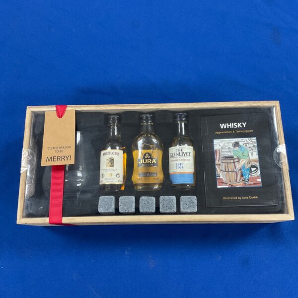 Miniature whiskey set with Aberlour and Glenlivet bottles in a gift box.