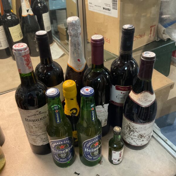 Mixed alcohol lot featuring vintage wine and beer bottles.