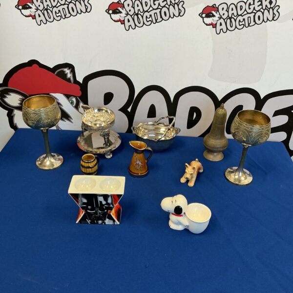 Mixed collectibles lot featuring Snoopy and Star Wars egg cups.