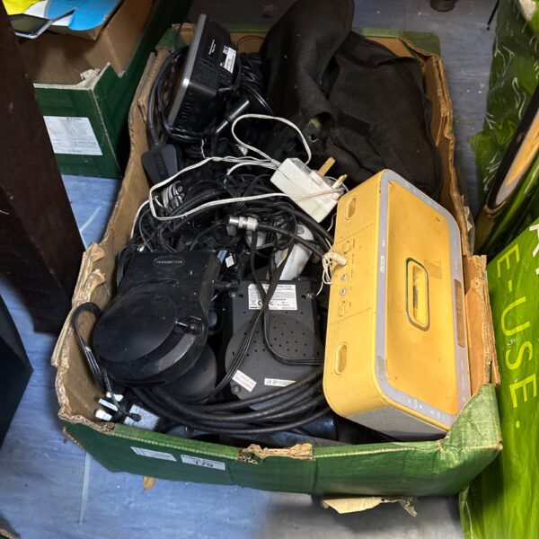 Mixed electrical lot including iPod dock and satnavs.