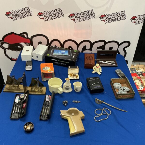 Mixed lot of vintage electronics including an Archos internet tablet.