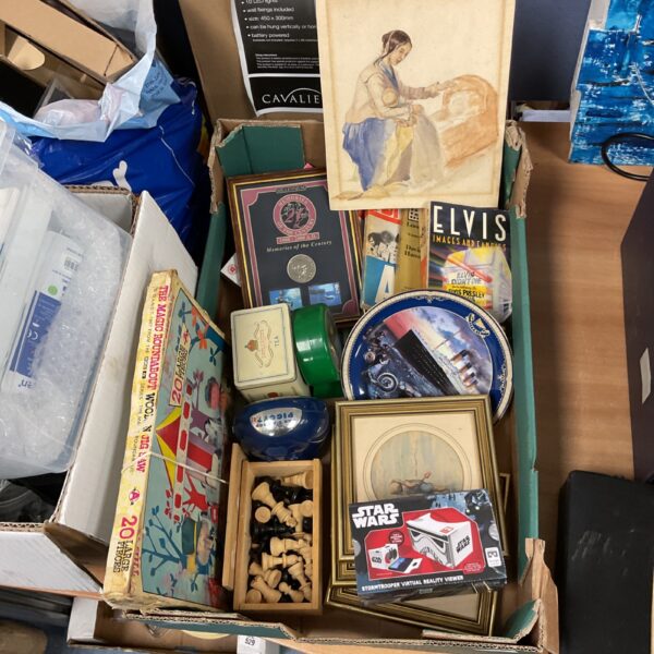 Mixed lot of vintage collectibles including an Elvis book and jigsaw.