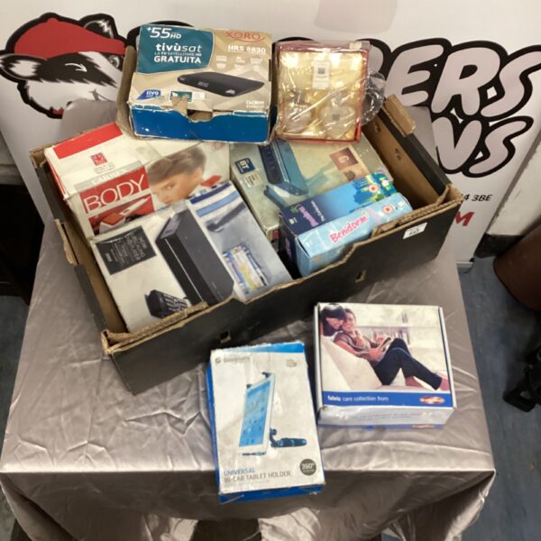 Mixed tech lot featuring a satellite TV aerial and Benidorm box sets.