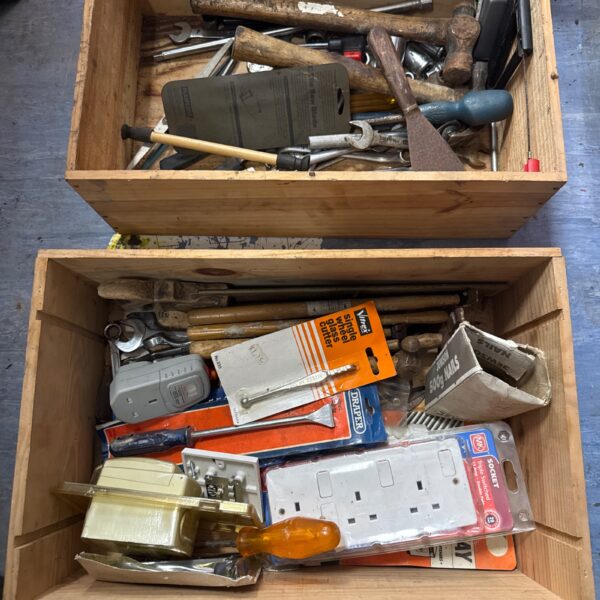 Mixed tool lot with saws, hammers, and Draper tools.
