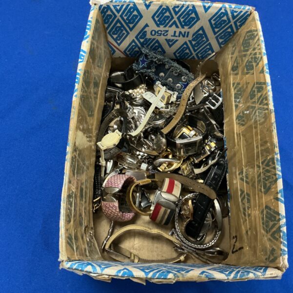 Mixed watch lot with various vintage wristwatches for repair.