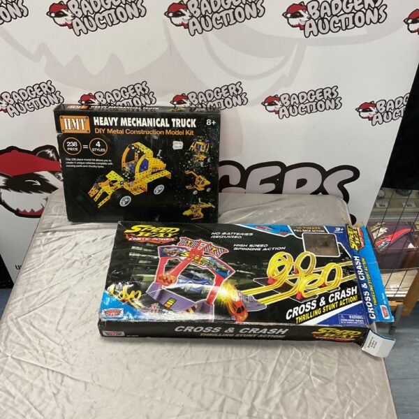 Motor Max Cross and Crash set with Heavy Mechanical Truck model kit.