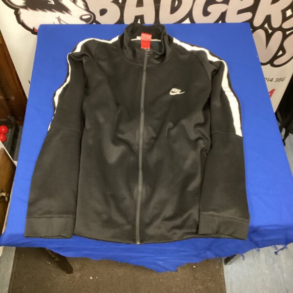 Nike XXL zip-up top with peeling logo, vintage sportswear.