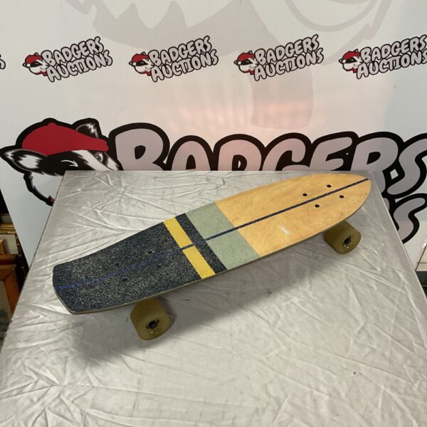 Oxelo maple wood penny board skateboard for street cruising.