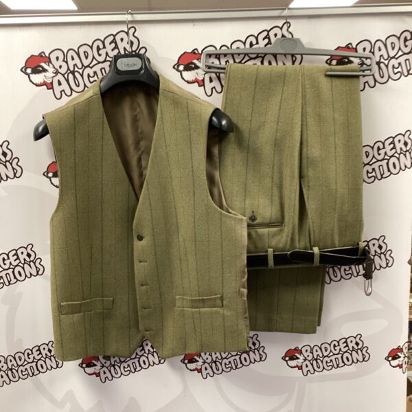 Reid & Taylor tweed waistcoat and trousers set, size 42 reg / 34 reg.