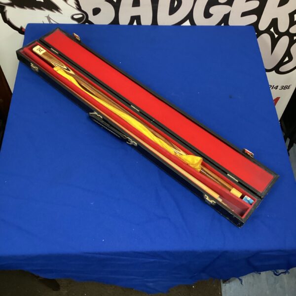 Vintage Riley snooker cue in its original protective case.