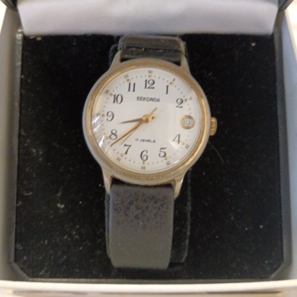 Vintage Sekonda 17 jewels gents watch with analogue display.