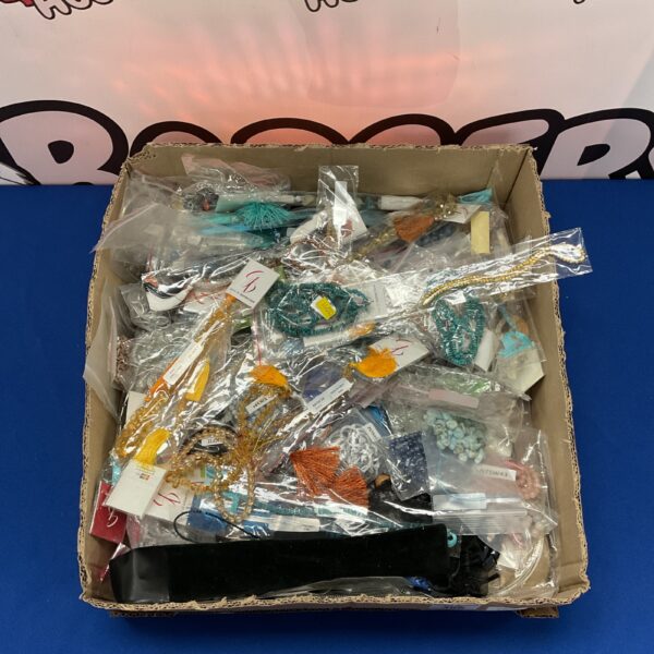 Large lot of colourful semi-precious gemstones for jewellery making.