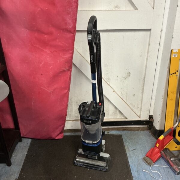 Shark Lift Away NV601 upright vacuum cleaner for home cleaning.