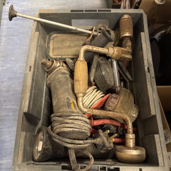 Mixed lot of garden and workshop tools, including a power washer.