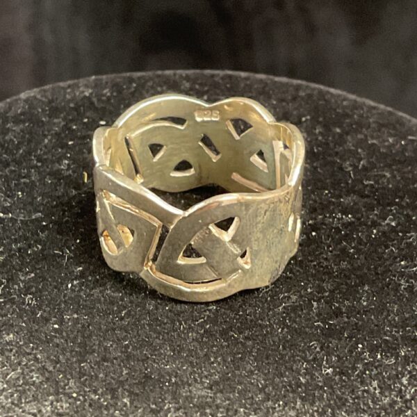 Silver Celtic knot ring, size S, detailed knotwork design.