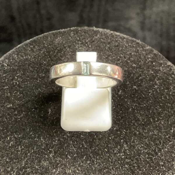 Silver topaz ring size Q, vibrant gemstone jewellery.